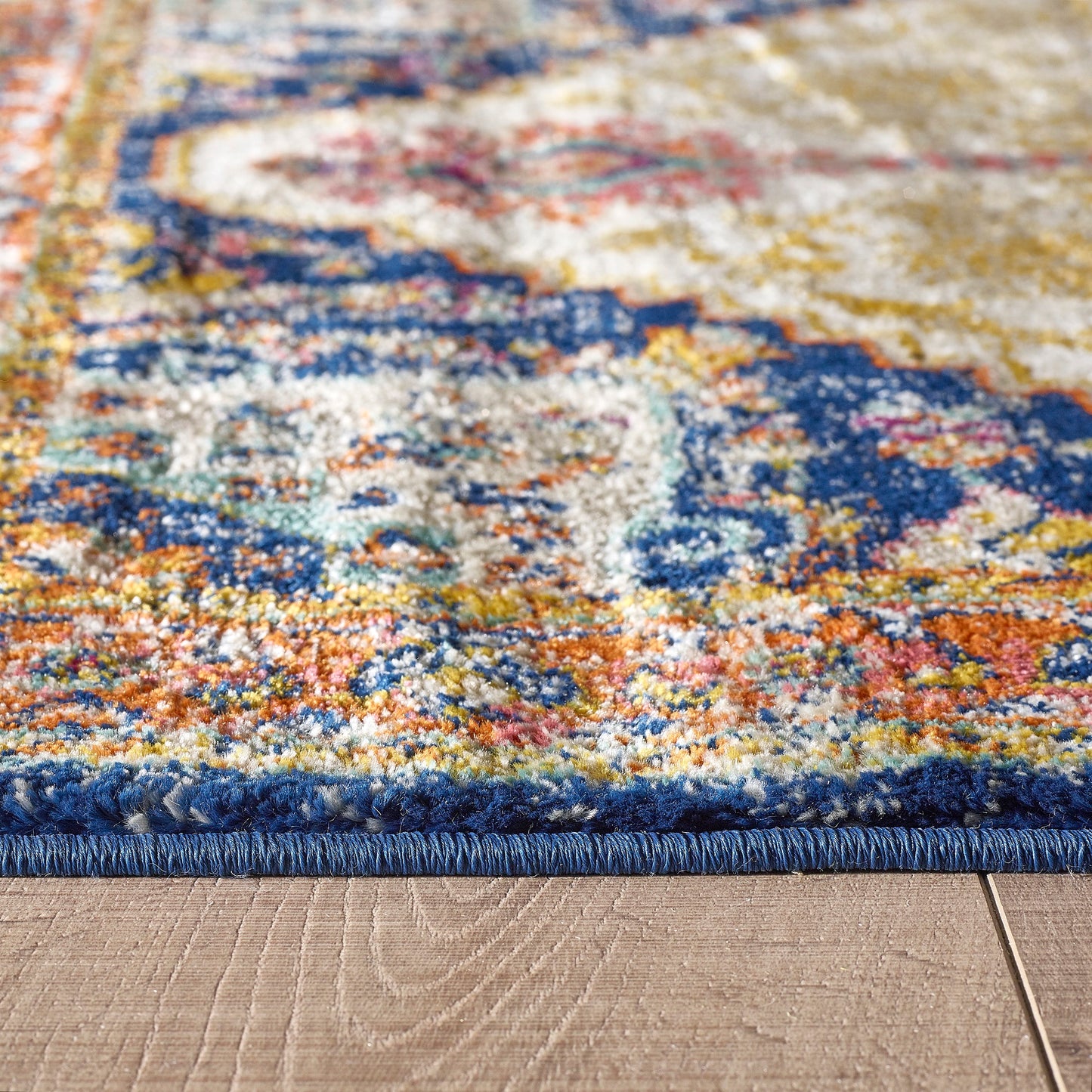 Origins Granada Traditional Bordered Rug & Hallway Runner in Emerald