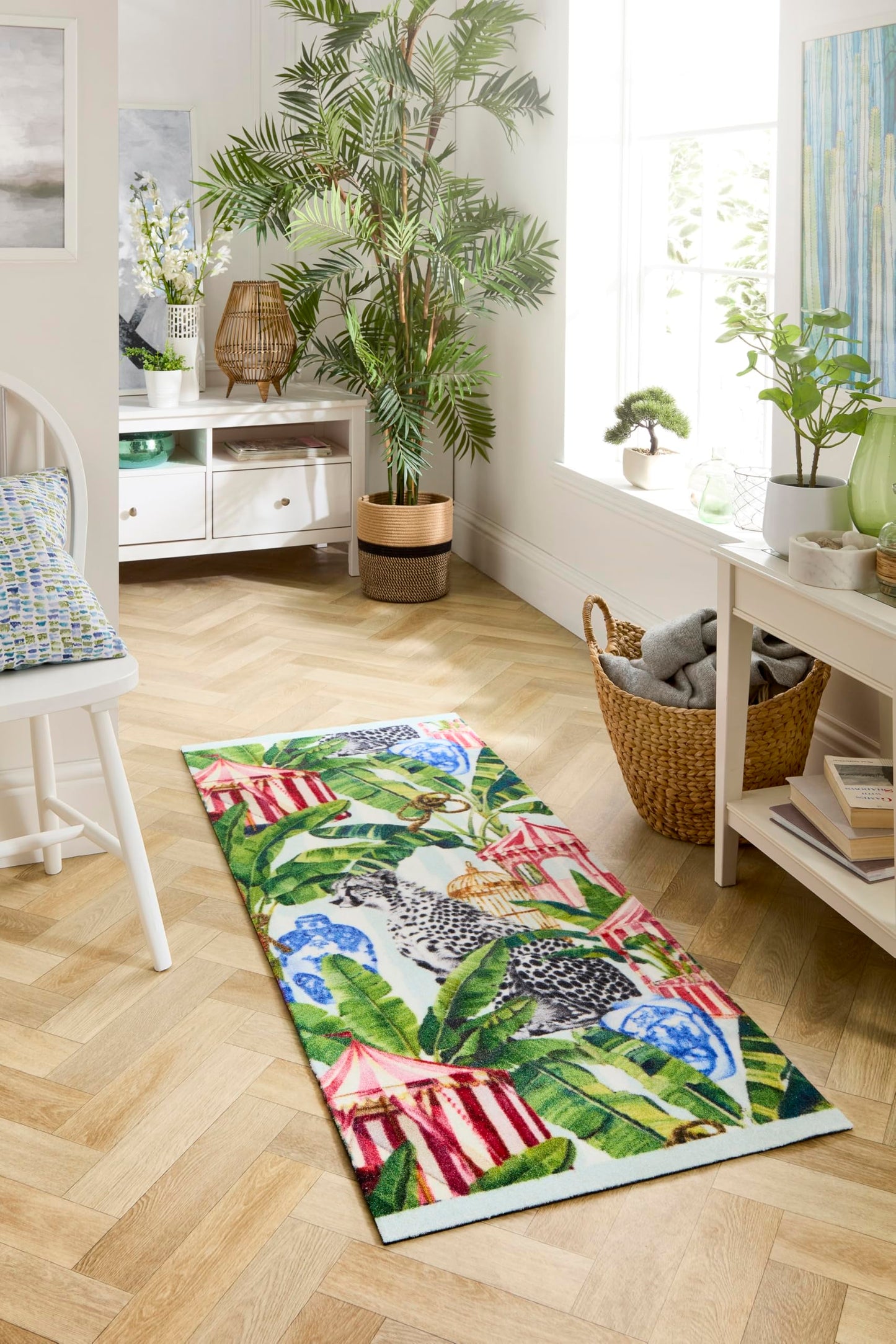 Waschbarer, tropischer Teppich von Studio, rutschfeste Matte für Küche, Flur, Hauseingang, mehrfarbig, 65 x 150 cm (2'4" x 5')