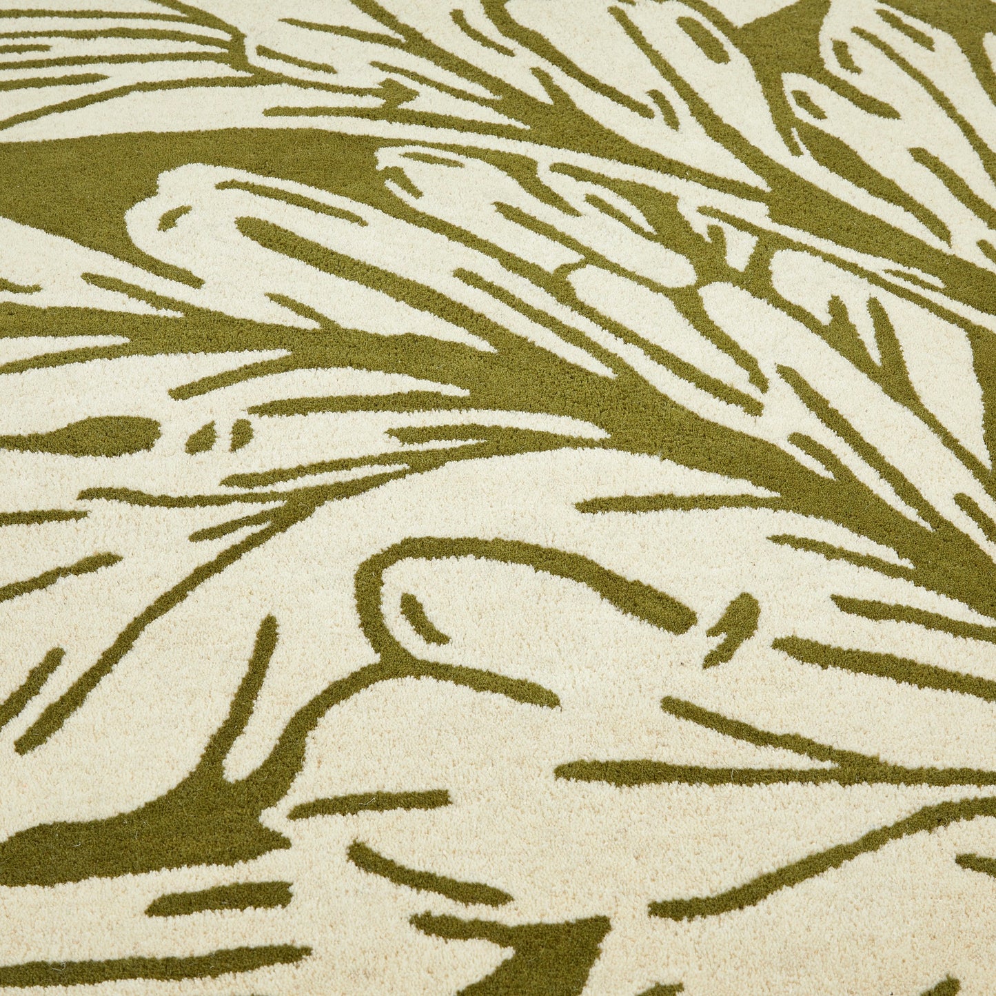 Heritage Floral 2 Pure Wool Damask Hand Tufted Rug in Moss Green