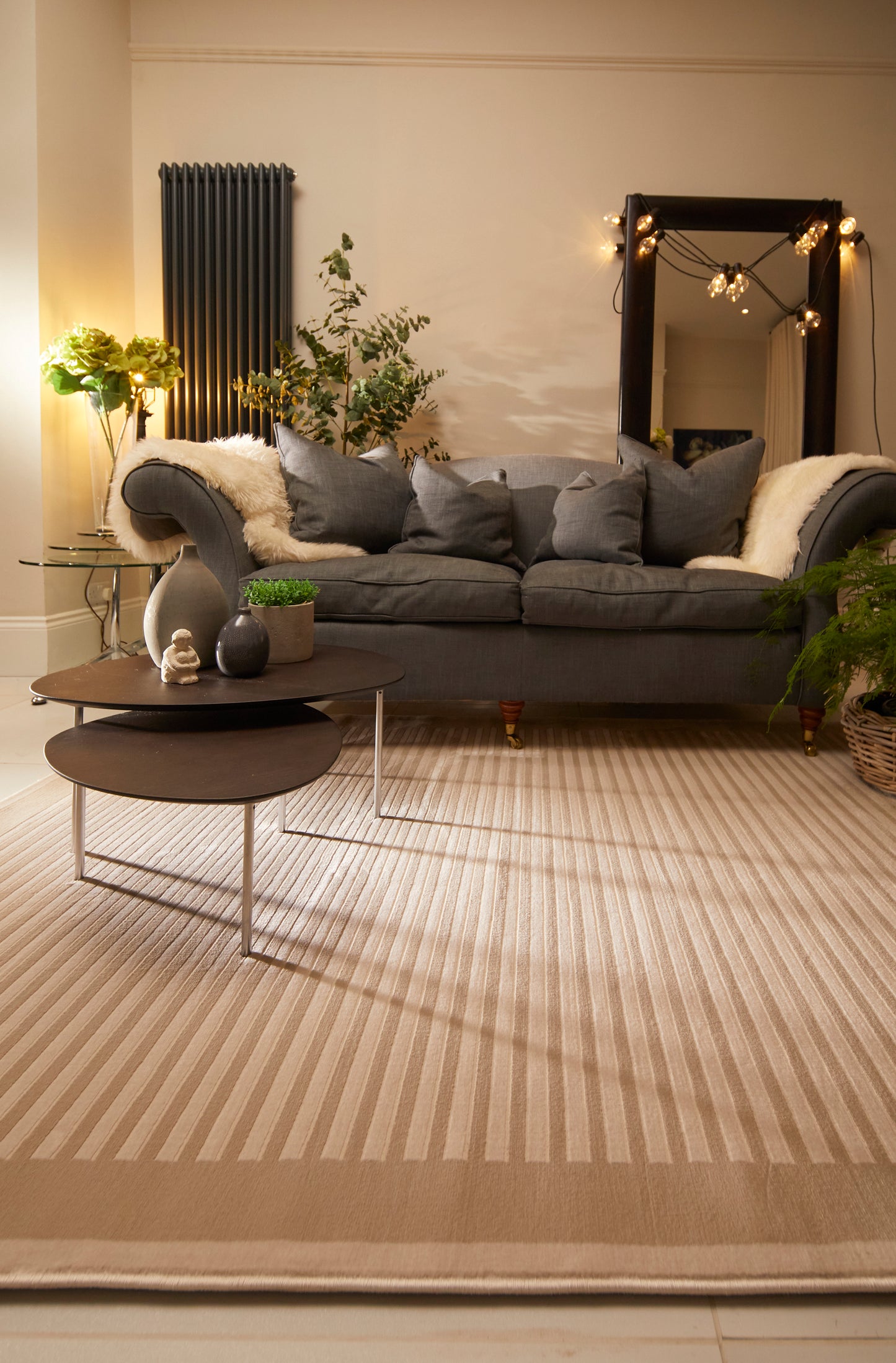 Belgrade Striped Border Natural Teppich von Origins 