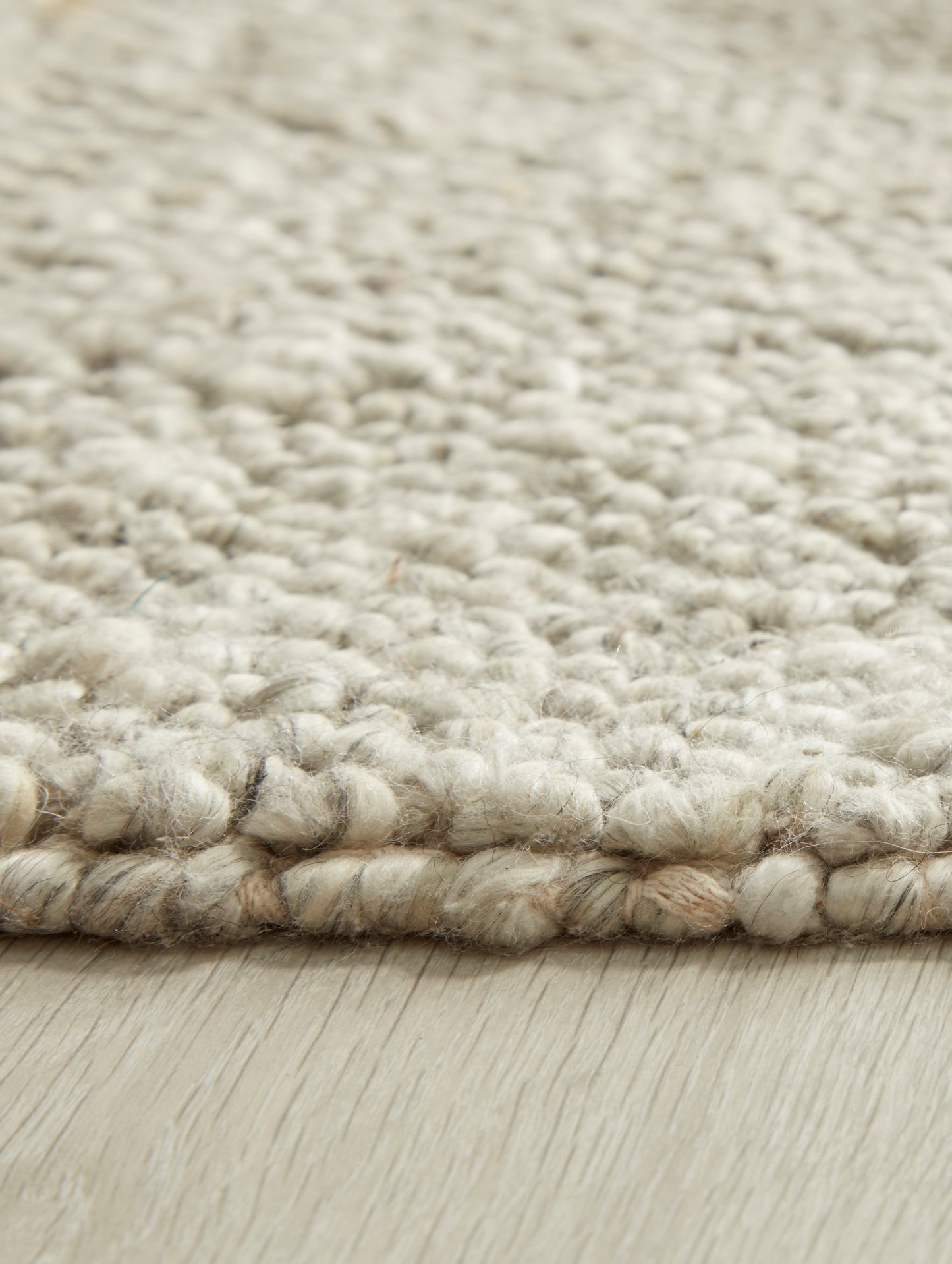 La Playa Hand Woven Pebble Wool Rug in Silver