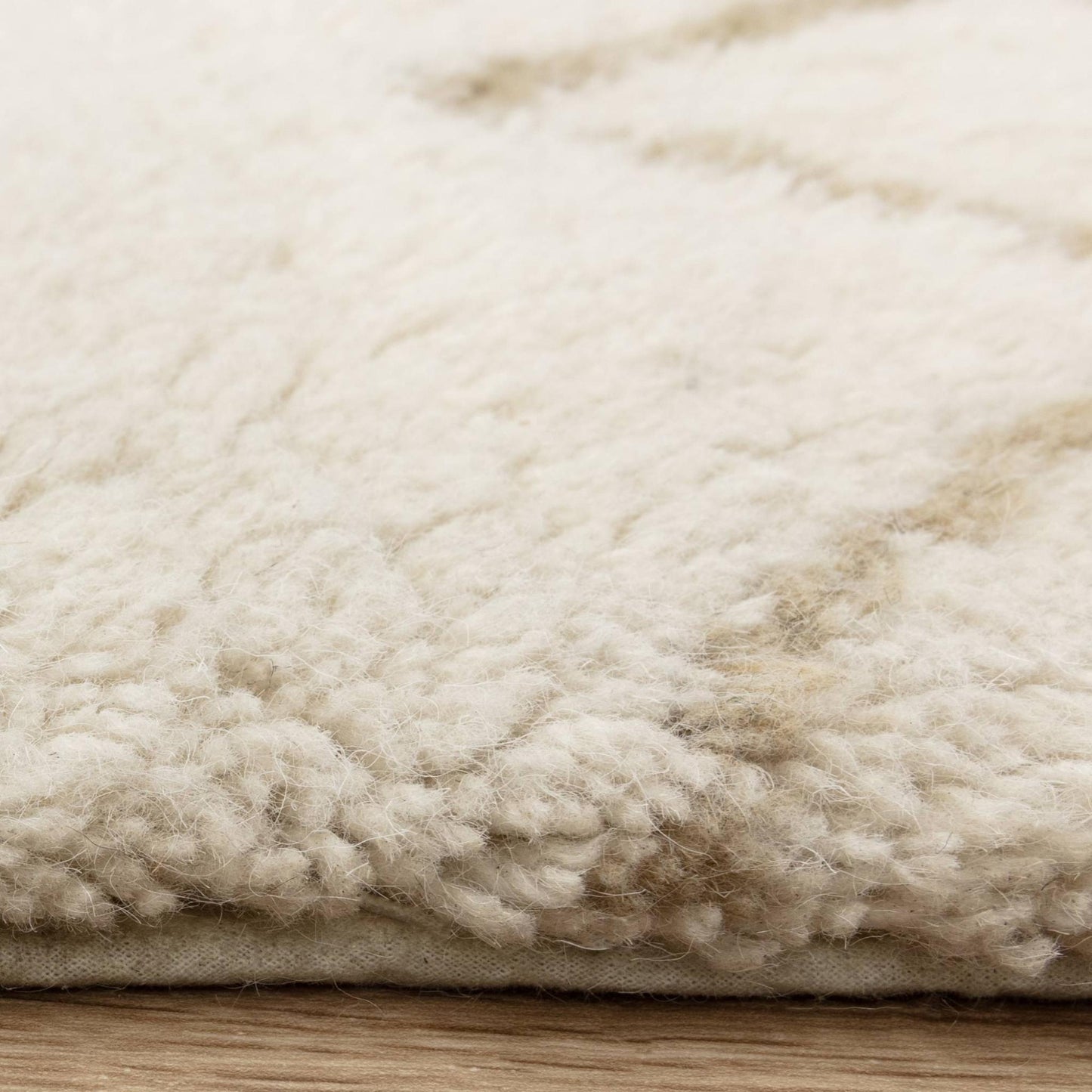 Azera Crosshatch Washable Wool Shaggy Rug – Tribal Berber Design in Cream White – Natural Softness & Modern Bohemian Style