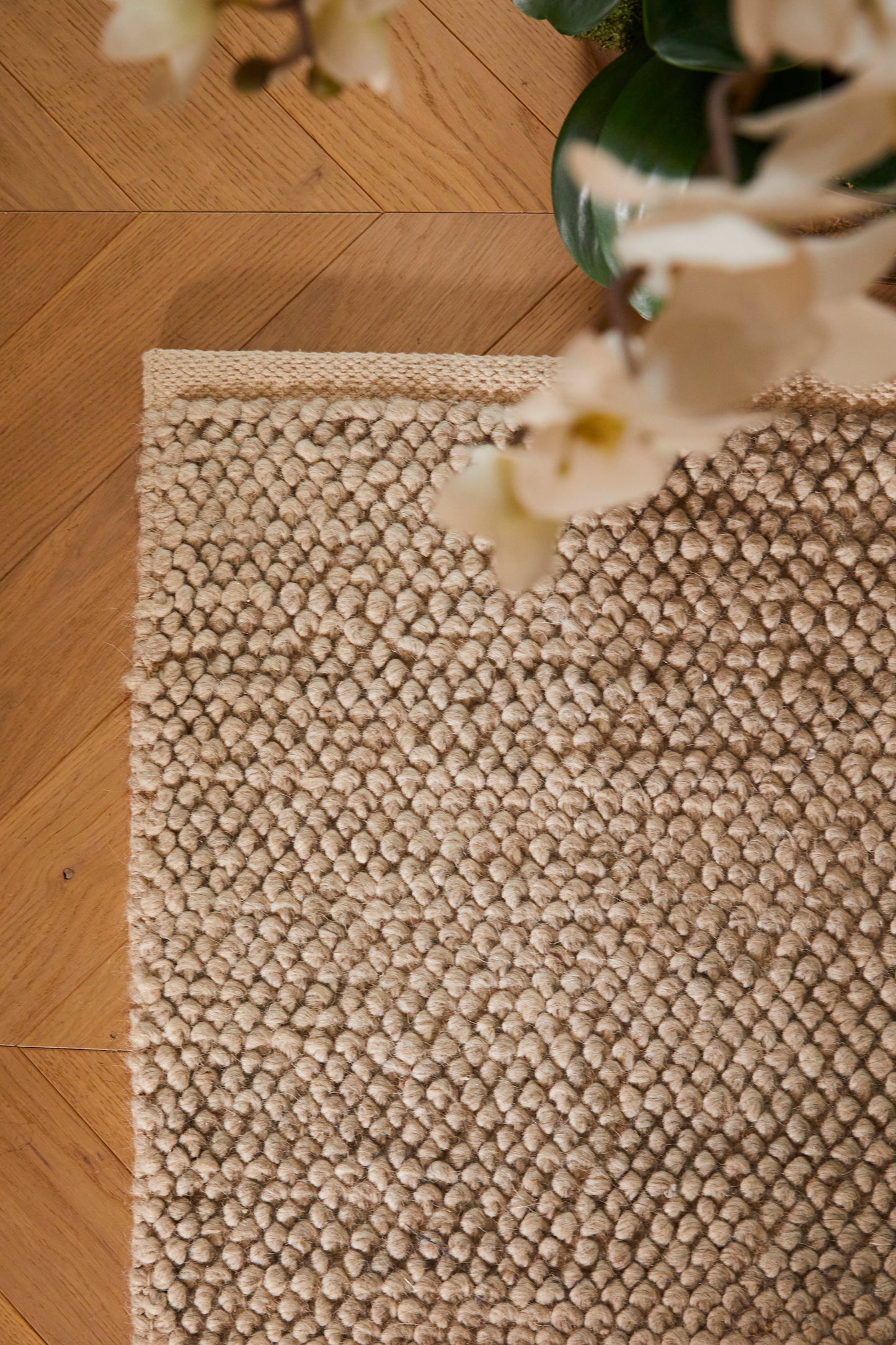 La Playa Hand Woven Pebble Wool Rug in Natural