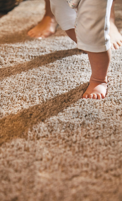 Waschbarer, zotteliger, weicher, flauschiger, rutschfester Teppich in Steinbeige von My Lux
