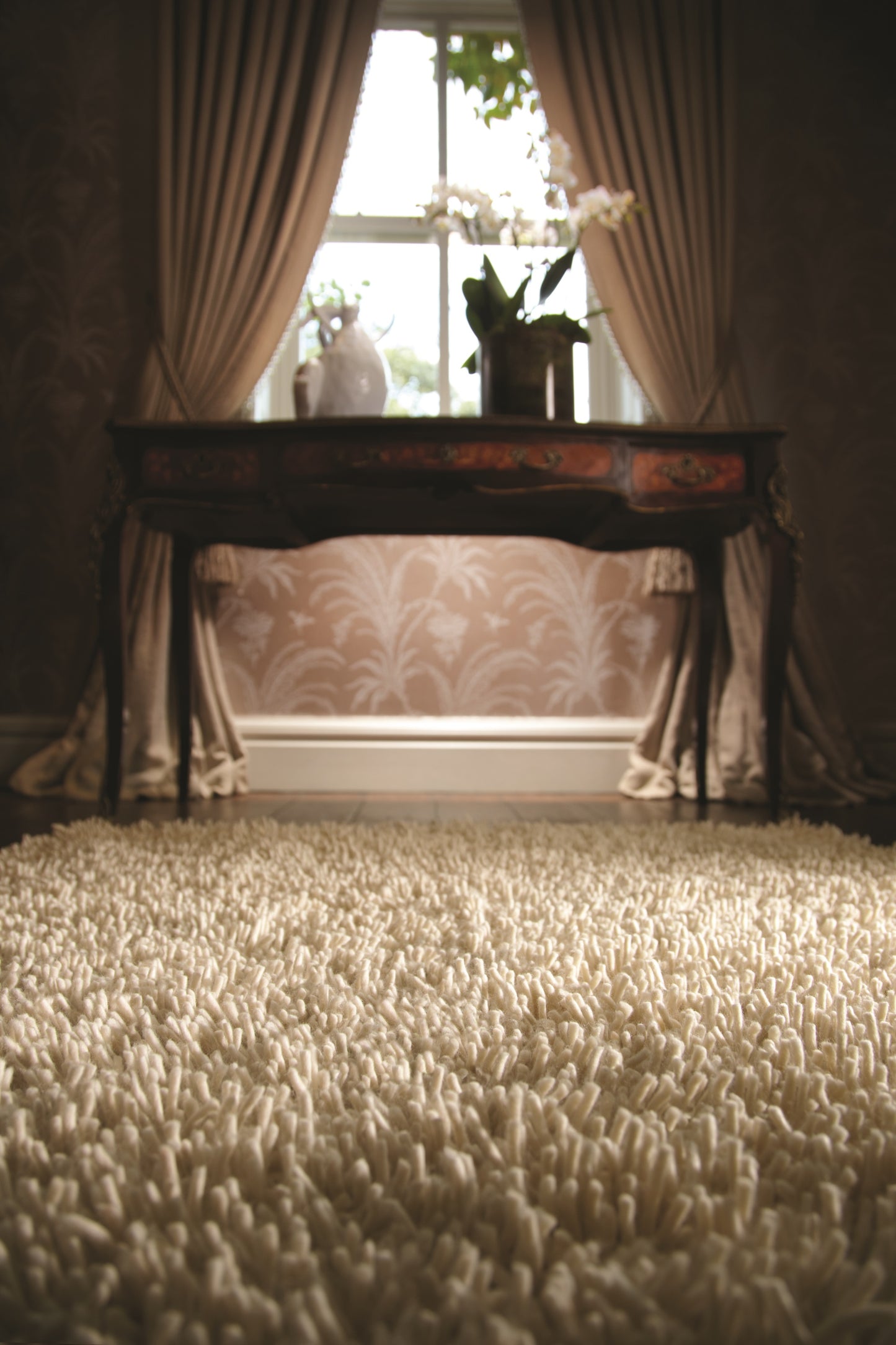 Imperial Luxury Shaggy Hand Woven Wool Rug in Ivory