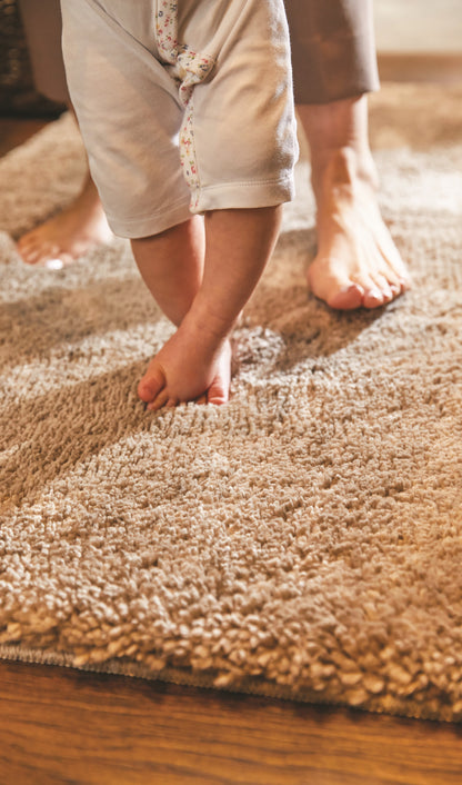 Waschbarer, zotteliger, weicher, flauschiger, rutschfester Teppich in Steinbeige von My Lux