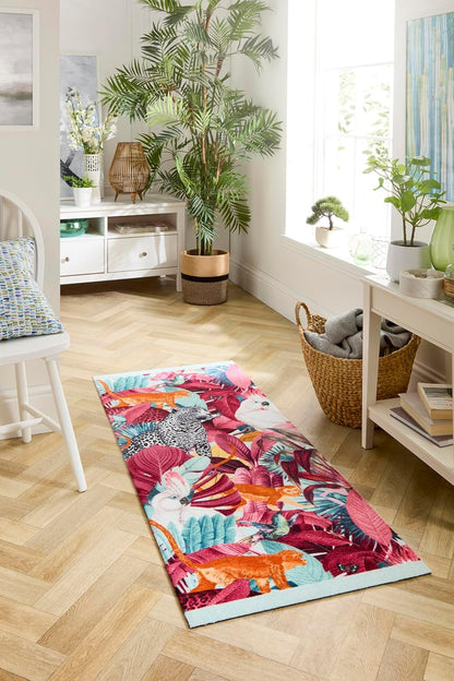 Waschbarer, tropischer Teppich von Studio, rutschfeste Matte für Küche, Flur und Eingang – mehrfarbiger Teppich mit exotischen Palmen – 65 x 150 cm (2'2" x 5')