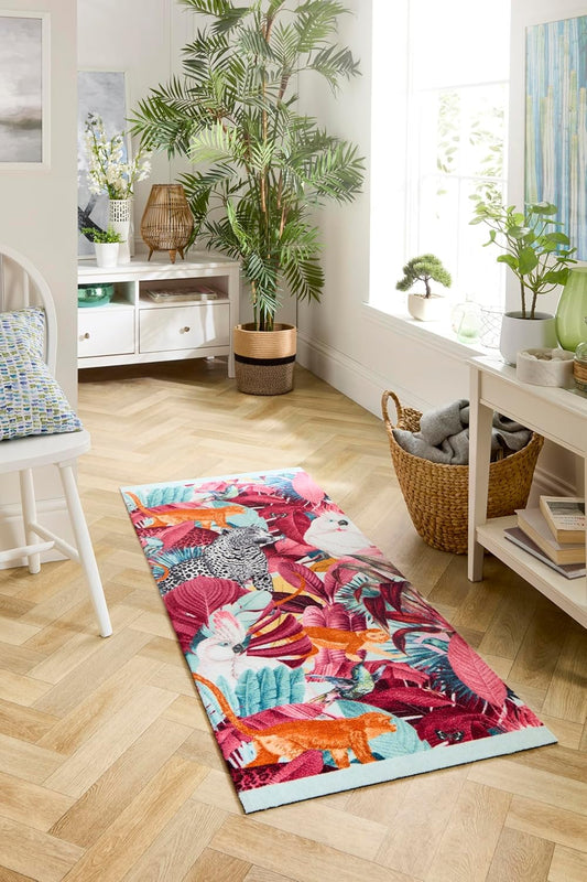 Waschbarer, tropischer Teppich von Studio, rutschfeste Matte für Küche, Flur und Eingang – mehrfarbiger Teppich mit exotischen Palmen – 65 x 150 cm (2'2" x 5')