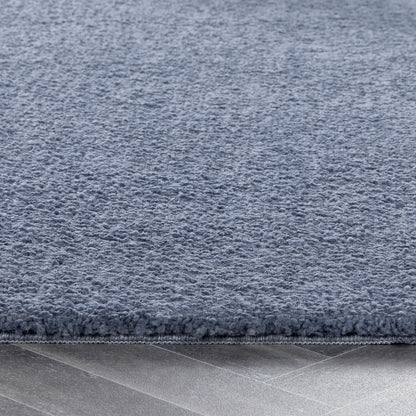 Waschbarer, zotteliger, weicher, flauschiger, rutschfester Teppich in Rauchblau von My Lux
