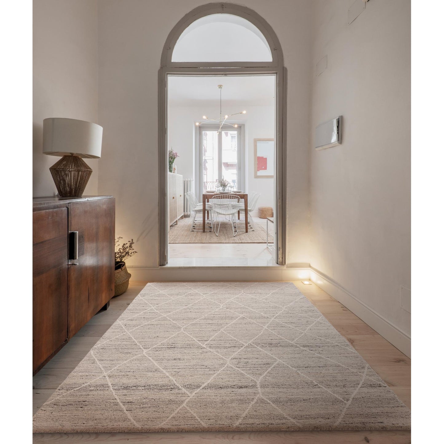 Noah Bohomian Moroccan Berber Abstract Wool Silver Rug in Extra Large Size 200x290 cm (6'7"x9'6")