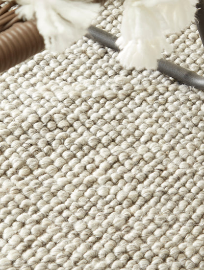 La Playa Hand Woven Pebble Wool Rug in Silver