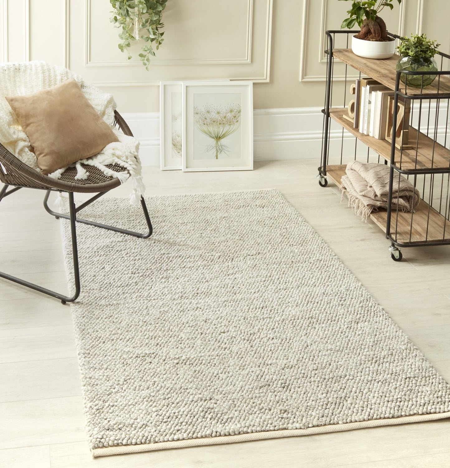 La Playa Hand Woven Pebble Wool Rug in Silver