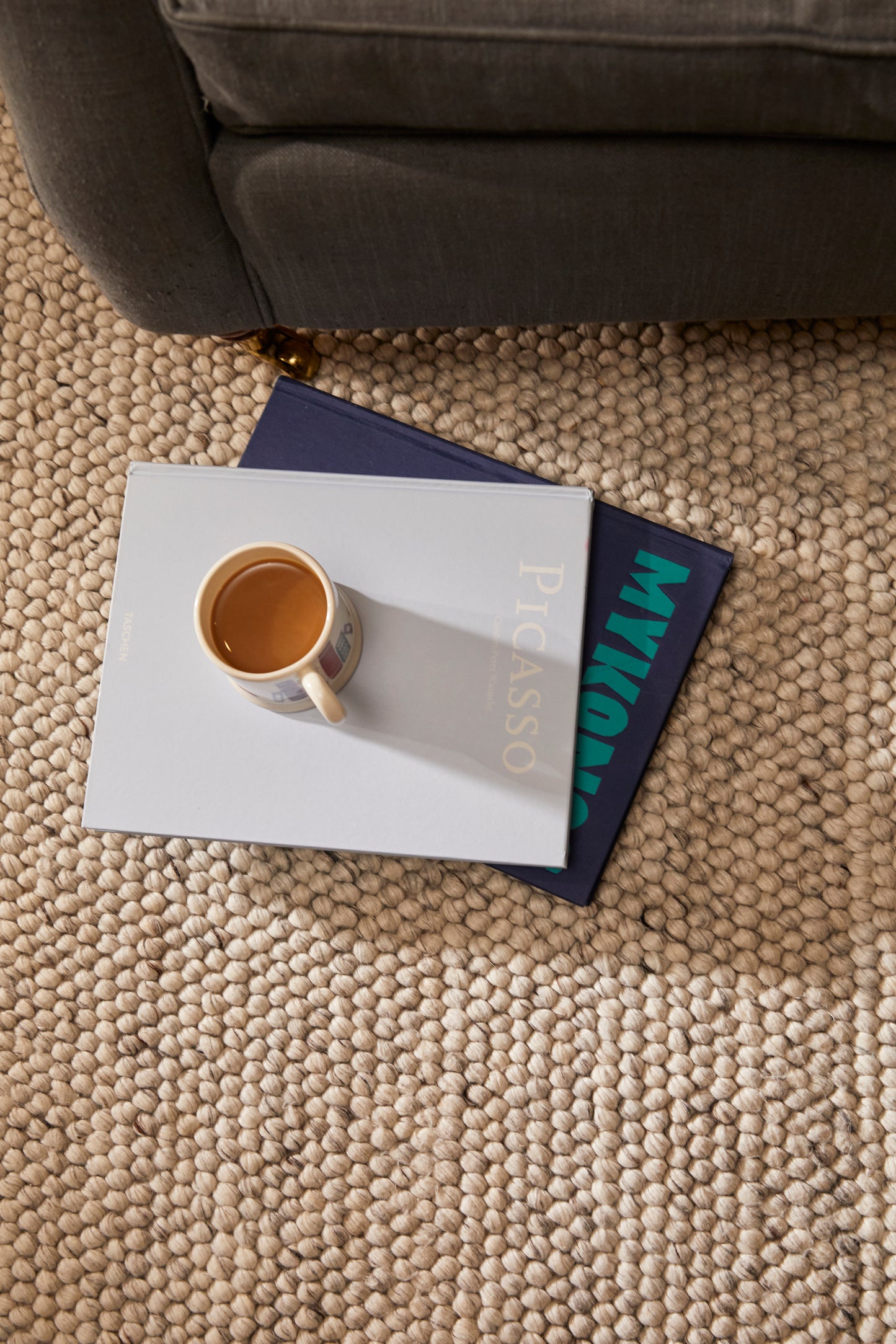 La Playa Hand Woven Pebble Wool Rug in Silver