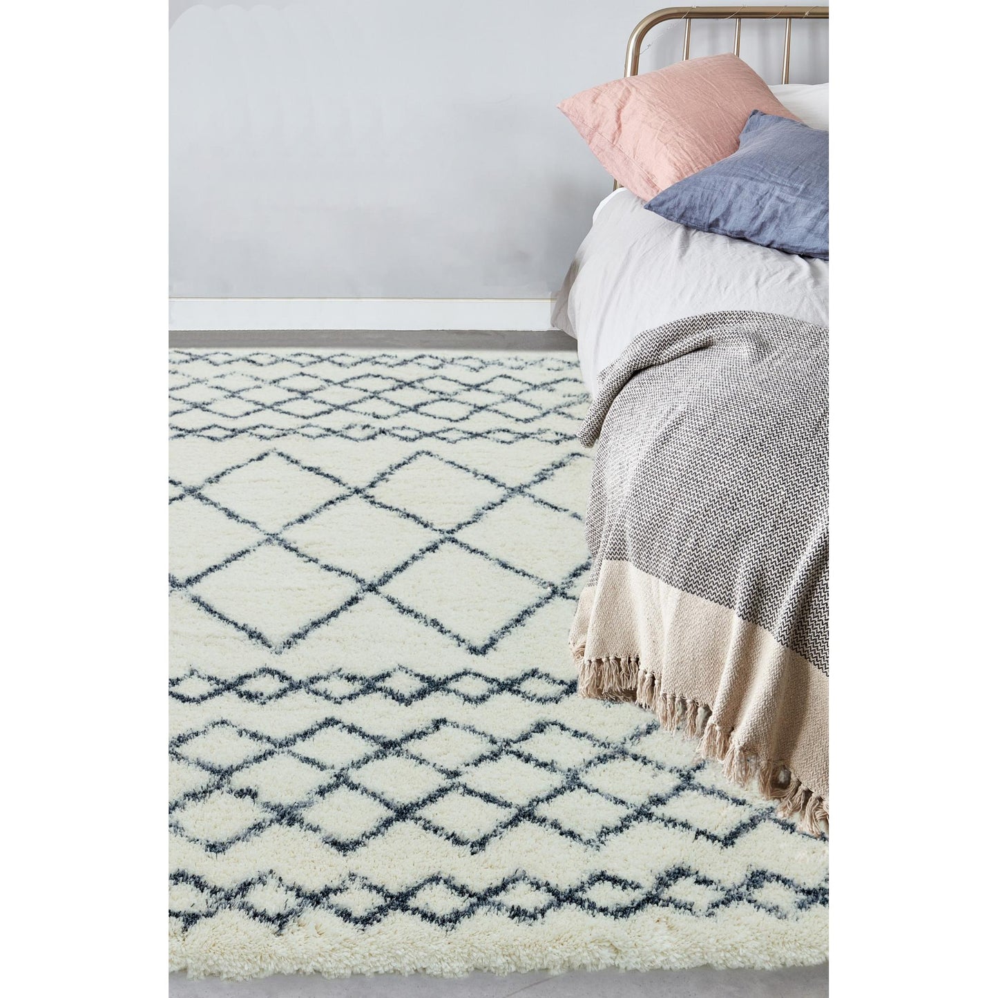 Alto AL02 Cream Grey – Bold Moroccan Intrigue and Soft Shaggy Comfort