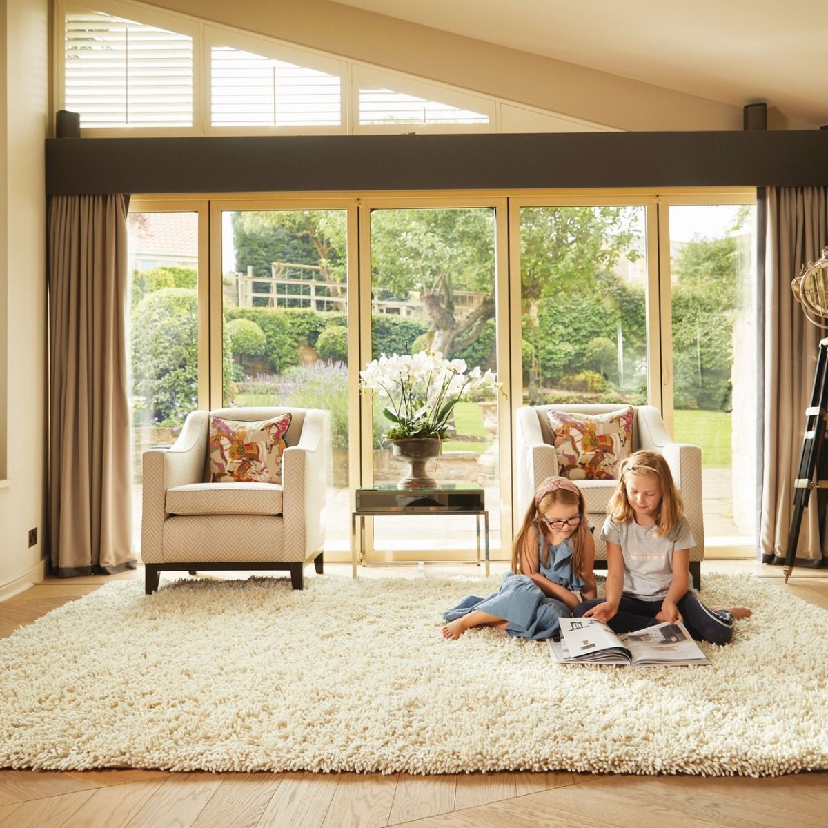 Imperial Luxury Shaggy Hand Woven Wool Rug in Ivory